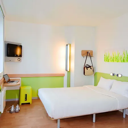 Ibis Budget Ferrand - Le Brezet - Aeroport 酒店 2*